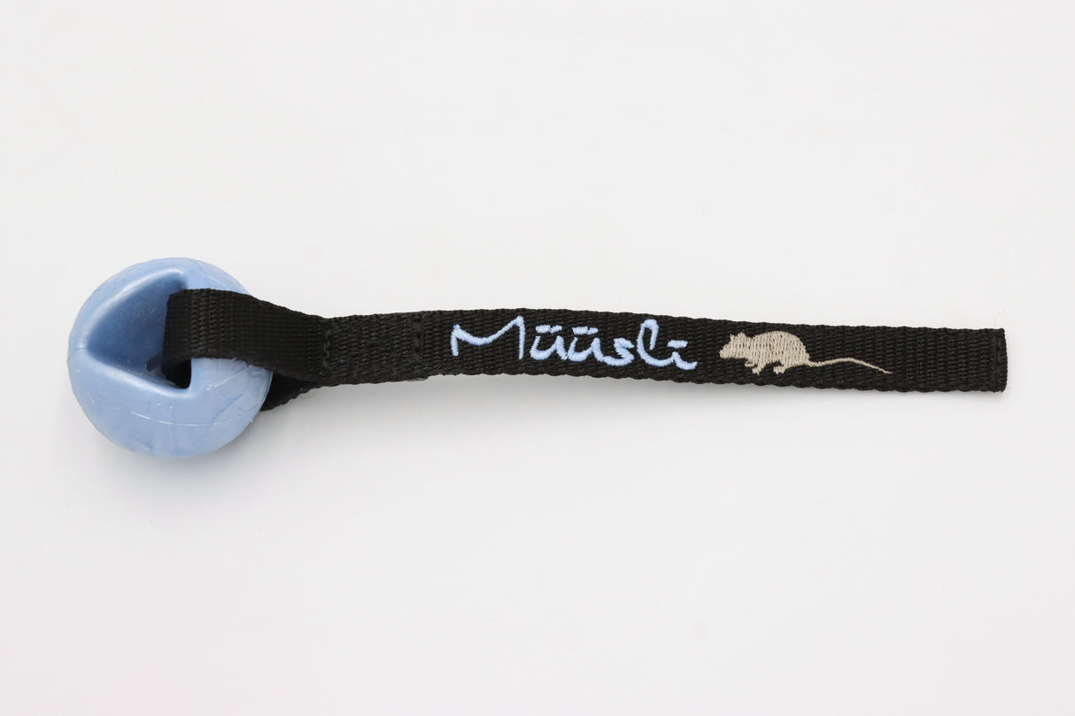 Müüsli mini MOBY SOFTBAITS Ball 5.5 x 3.8 cm / Total Länge ca. 20 cm / Bandbreite 1.6 cm / Band
