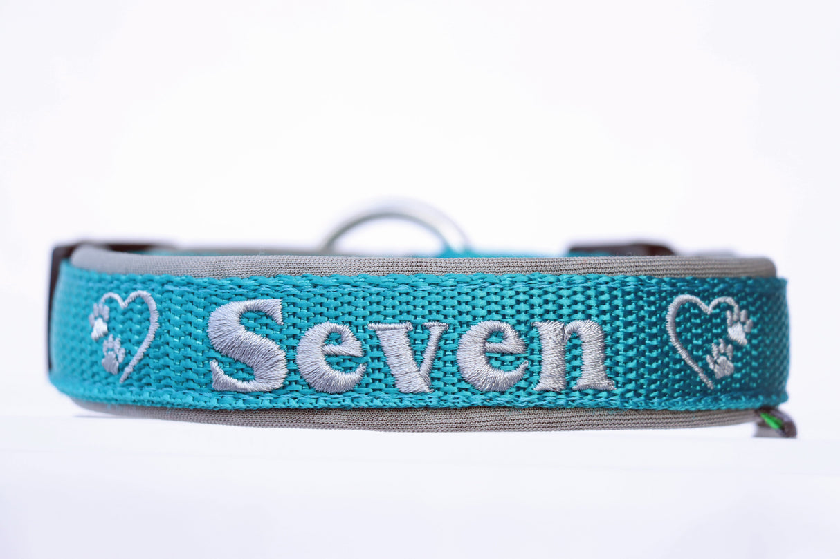 💖🐾 Halsband mit Herz & Pfötli – Liebe auf den ersten Blick! Preis inkl. Stickerei & Neopren-Polsterung (Basis: 2,5 cm Gurtband / ca. 3,5 cm Gesamtbreite). Weitere Optionen können den Endpreis verändern.