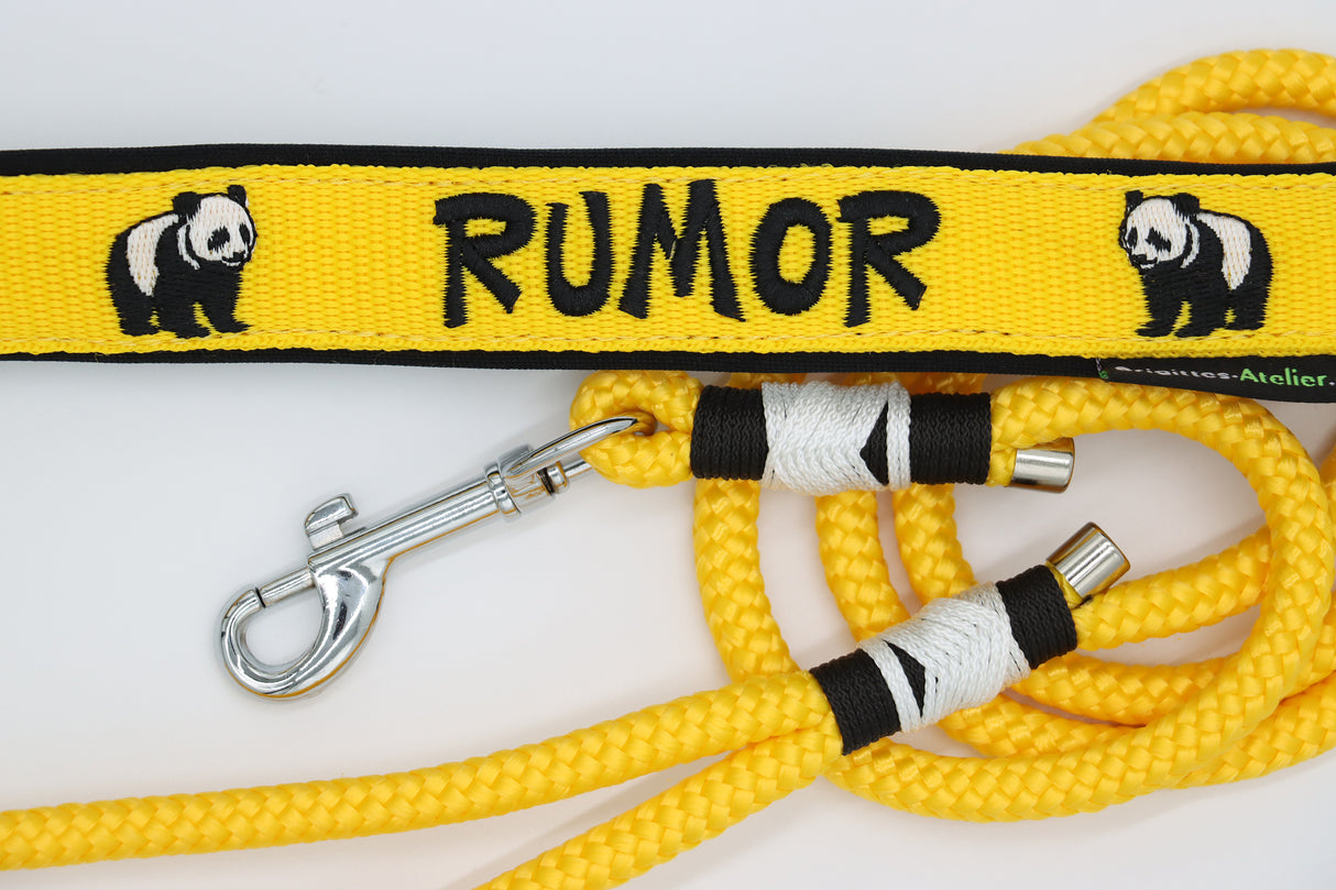 đŒ Halsband 'kleiner Panda' â personalisiert & individuell / Preis inkl. Stickerei & Neopren-Polsterung (Basis: 2,5 cm Gurtband / ca. 3,5 cm Gesamtbreite). Weitere Optionen können den Endpreis verĂ€ndern.