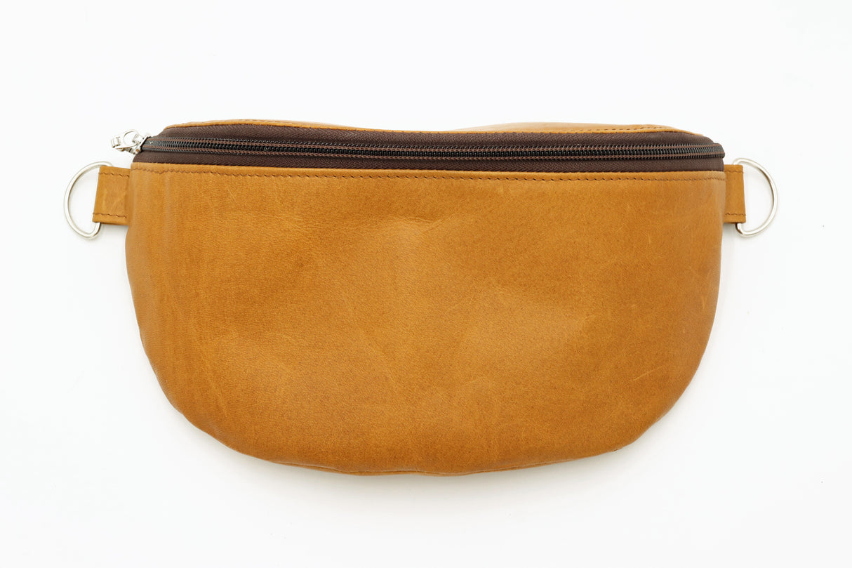 Crossbody Bag aus echtem Leder / Schweizer Handarbeit 'Desert Lumière'