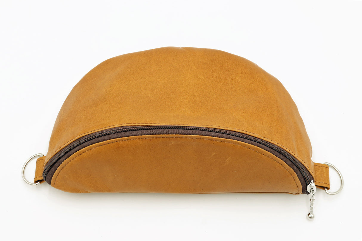 Crossbody Bag aus echtem Leder / Schweizer Handarbeit 'Desert Lumière'