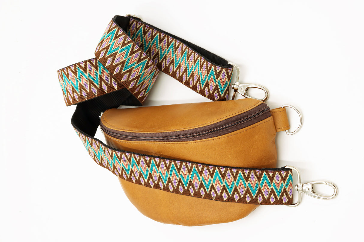 Crossbody Bag aus echtem Leder / Schweizer Handarbeit 'Desert Lumière'