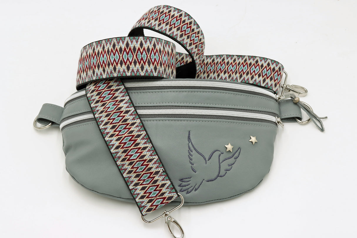 Crossbody Bag aus echtem Leder / Schweizer Handarbeit 'Étoile de Paix'