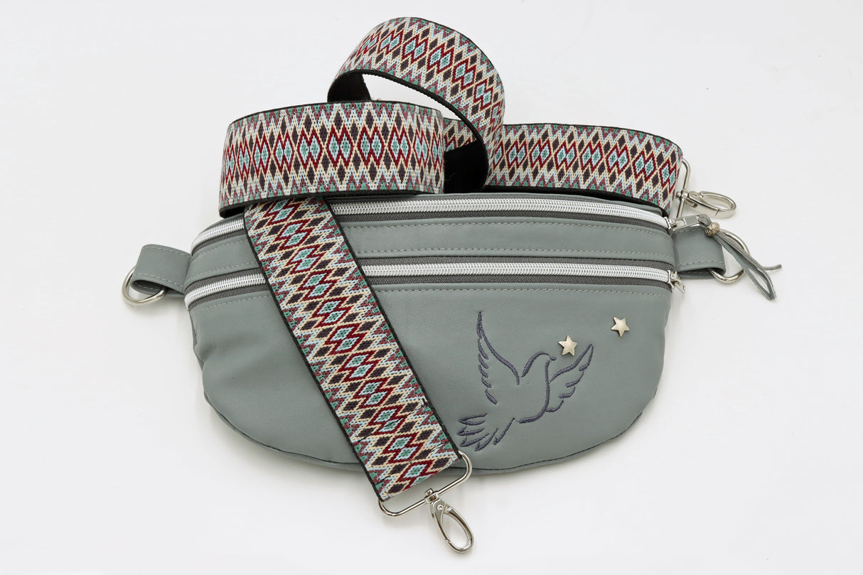 Crossbody Bag aus echtem Leder / Schweizer Handarbeit 'Étoile de Paix'