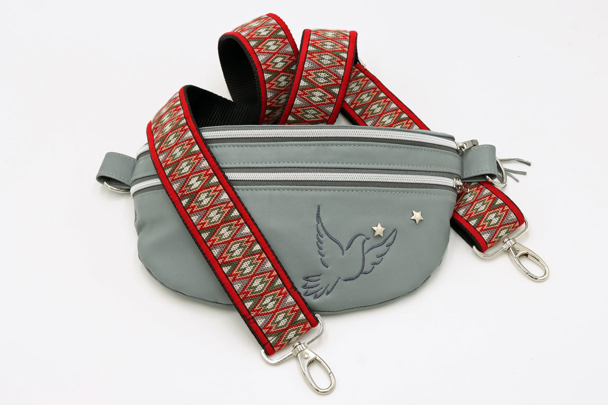 Crossbody Bag aus echtem Leder / Schweizer Handarbeit 'Étoile de Paix'