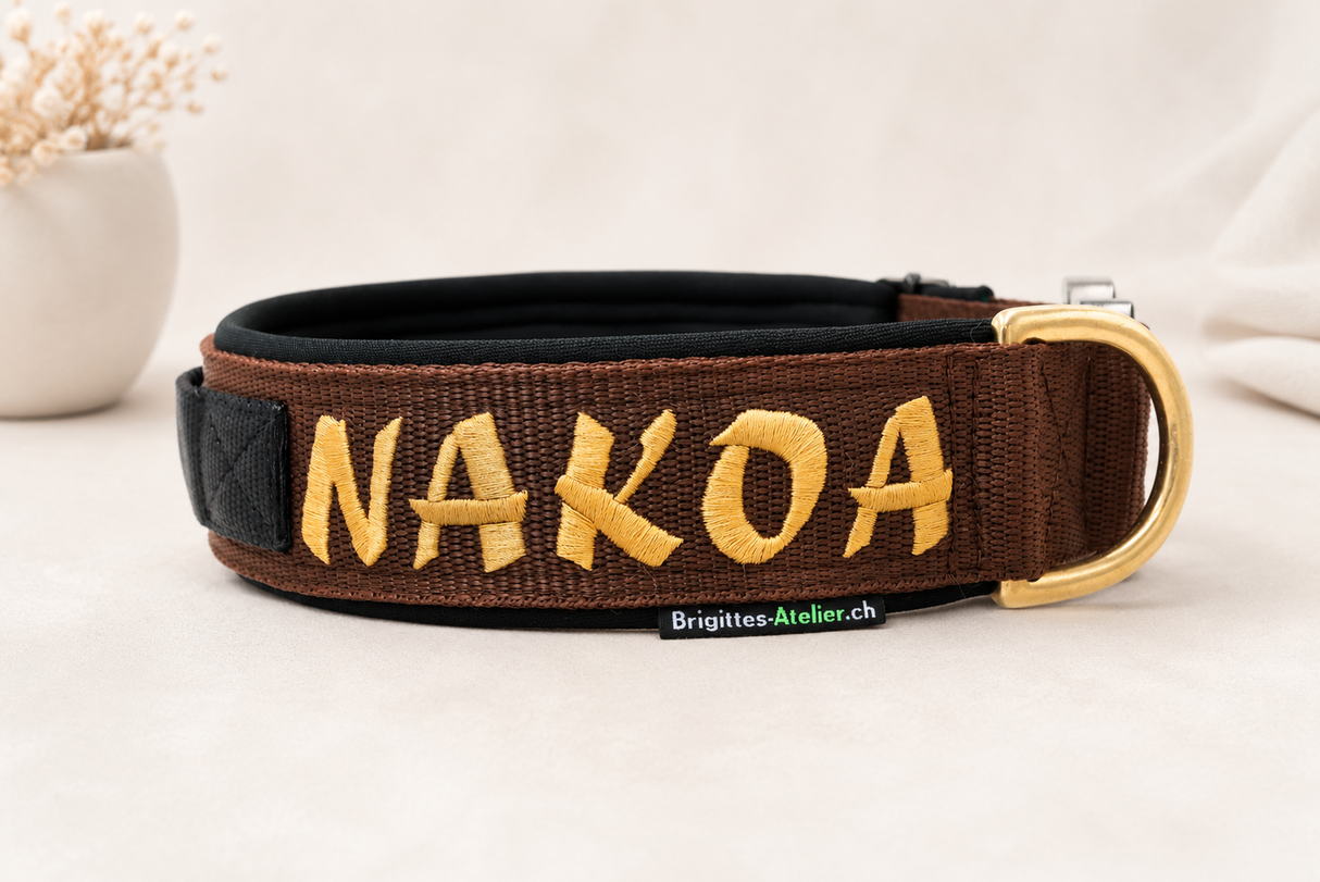Magnetgriff Halsband „Gold Edition“ – personalisiert & individuell / Preis inkl. Stickerei & Neopren-Polsterung (Basis: 2,5 cm Gurtband / ca. 3,5 cm Gesamtbreite). Weitere Optionen können den Endpreis verändern.