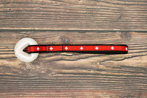 Hopp Schwiiz!! Mini MOBY SOFTBAITS Ball 5.5 x 3.8 cm / Total Länge ca. 23 cm  / Bandbreite 1.6 cm / SCHLAUFE