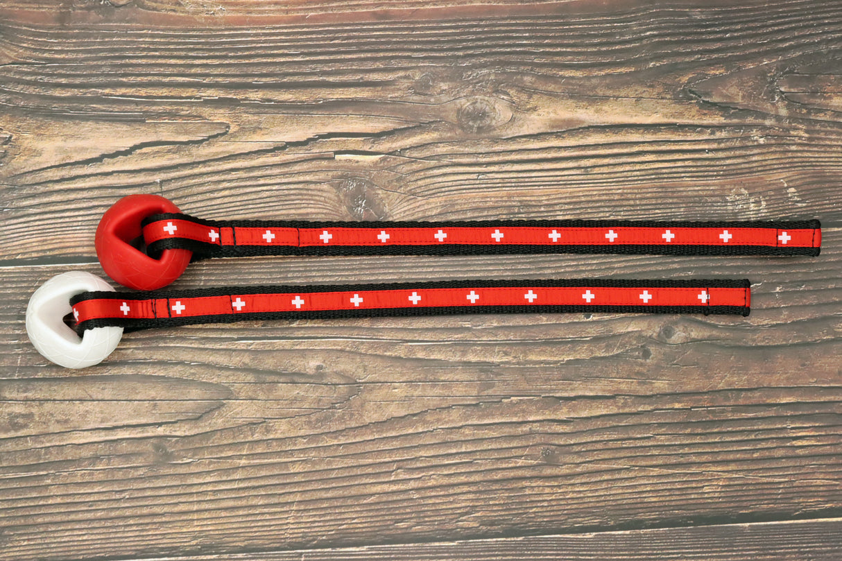 Hopp Schwiiz!! Mini MOBY SOFTBAITS Ball 5.5 x 3.8 cm / Total Länge ca. 34 cm  / Bandbreite 1.6 cm / Band