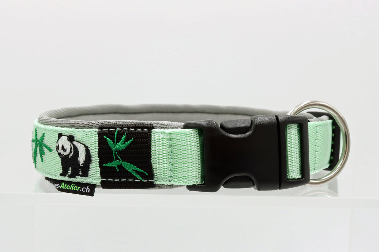 🐼 Halsband 'Bambuszauber' – personalisiert & individuell / Preis inkl. Stickerei & Neopren-Polsterung (Basis: 2,5 cm Gurtband / ca. 3,5 cm Gesamtbreite). Weitere Optionen können den Endpreis verändern.