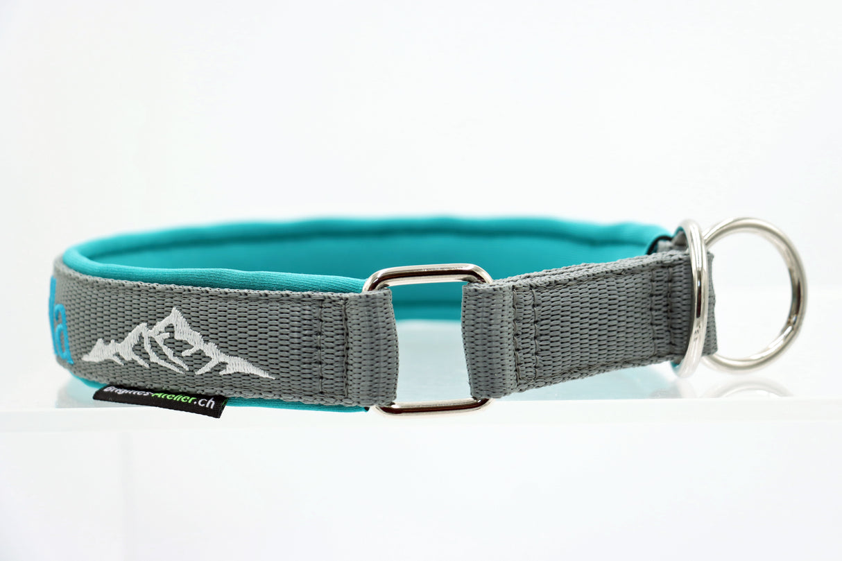 Halsband 'Bergpfoten' gemeinsam unterwegspersonalisiert & individuell / Preis inkl. Stickerei & Neopren-Polsterung (Basis: 2,5 cm Gurtband / ca. 3,5 cm Gesamtbreite). Weitere Optionen können den Endpreis verändern.