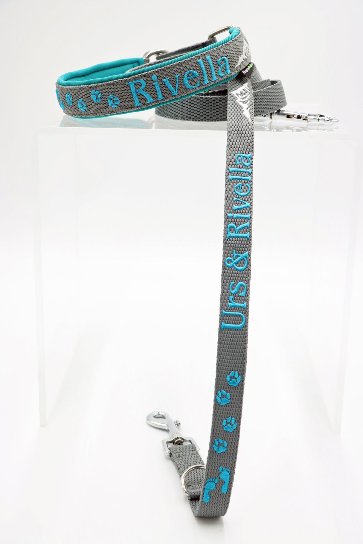 Halsband 'Bergpfoten' gemeinsam unterwegspersonalisiert & individuell / Preis inkl. Stickerei & Neopren-Polsterung (Basis: 2,5 cm Gurtband / ca. 3,5 cm Gesamtbreite). Weitere Optionen können den Endpreis verändern.