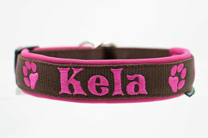 🐾 Halsband mit Pfotenmotiv – personalisiert & individuell / Preis inkl. Stickerei & Neopren-Polsterung (Basis: 2,5 cm Gurtband / ca. 3,5 cm Gesamtbreite). Weitere Optionen können den Endpreis verändern.