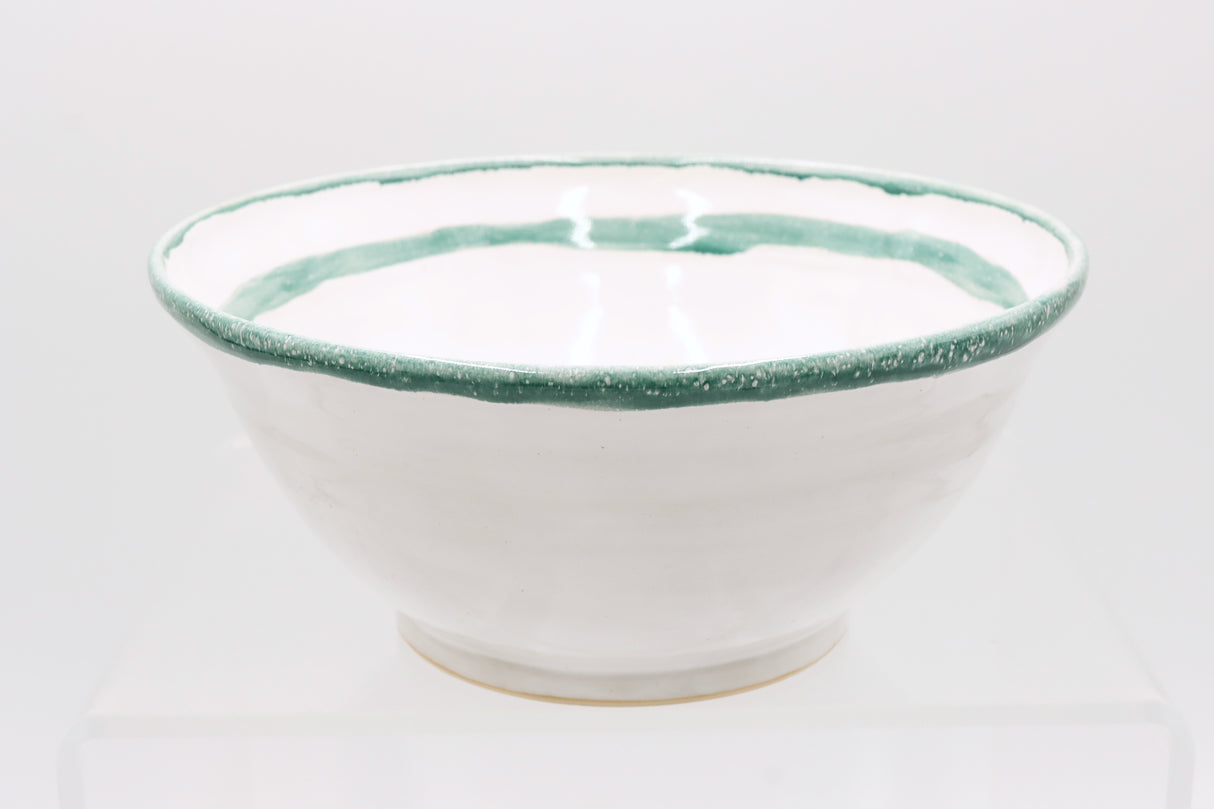 Keramikschale „Morgentau“ – Weiß mit grünem Kuss