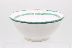 Keramikschale „Morgentau“ – Weiß mit grünem Kuss