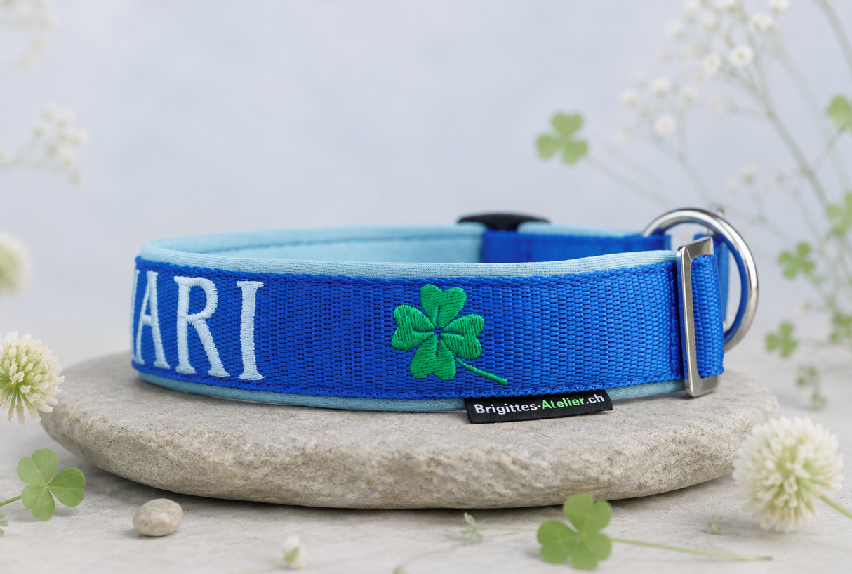 🍀 Halsband „Glücksklee“– personalisiert & individuell / Preis inkl. Stickerei & Neopren-Polsterung (Basis: 2,5 cm Gurtband / ca. 3,5 cm Gesamtbreite). Weitere Optionen können den Endpreis verändern.