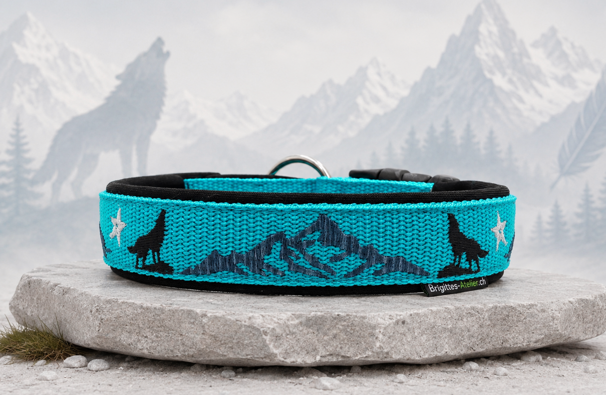 Halsband 'Ruf der Wildnis'– personalisiert & individuell / Preis inkl. Stickerei & Neopren-Polsterung (Basis: 2,5 cm Gurtband / ca. 3,5 cm Gesamtbreite). Weitere Optionen können den Endpreis verändern.