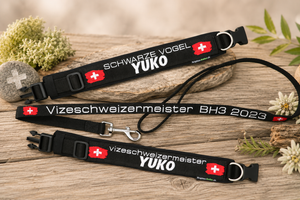 Halsband „schwiizer Liebi“ – personalisiert & individuell / Preis inkl. Stickerei & Neopren-Polsterung (Basis: 2,5 cm Gurtband / ca. 3,5 cm Gesamtbreite). Weitere Optionen können den Endpreis verändern. (Kopie) (Kopie)