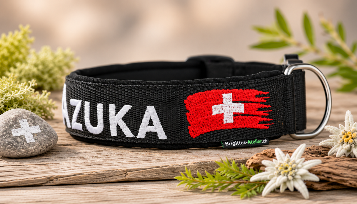 Halsband „schwiizer Herz“ – personalisiert & individuell / Preis inkl. Stickerei & Neopren-Polsterung (Basis: 2,5 cm Gurtband / ca. 3,5 cm Gesamtbreite). Weitere Optionen können den Endpreis verändern. (Kopie)