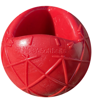 Hopp Schwiiz!! Mini MOBY SOFTBAITS Ball 5.5 x 3.8 cm / Total Länge ca. 23 cm  / Bandbreite 1.6 cm / SCHLAUFE