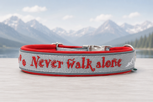 Halsband 'Bergpfoten' gemeinsam unterwegspersonalisiert & individuell / Preis inkl. Stickerei & Neopren-Polsterung (Basis: 2,5 cm Gurtband / ca. 3,5 cm Gesamtbreite). Weitere Optionen können den Endpreis verändern.