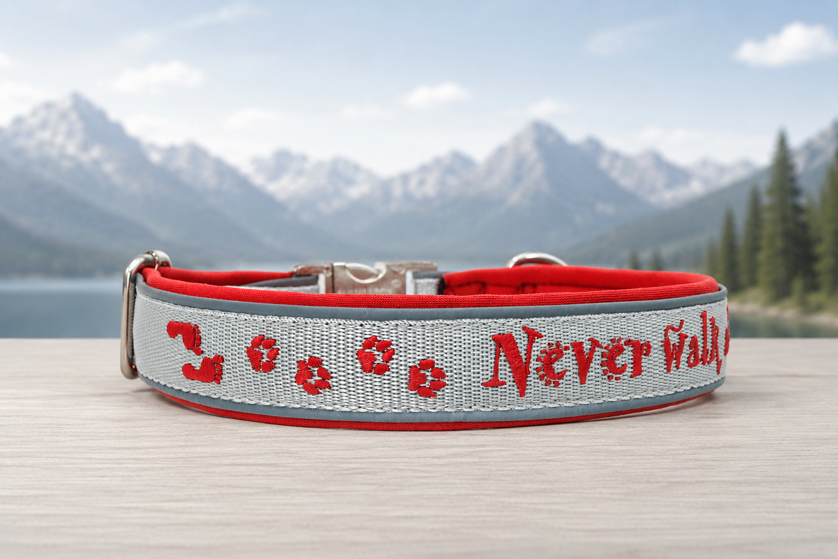 Halsband 'Bergpfoten' gemeinsam unterwegspersonalisiert & individuell / Preis inkl. Stickerei & Neopren-Polsterung (Basis: 2,5 cm Gurtband / ca. 3,5 cm Gesamtbreite). Weitere Optionen können den Endpreis verändern.